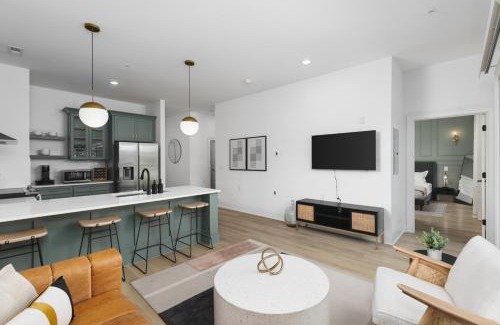 Cleveland Park Apartment | Chic Spacious 2 Bedroom Walk to Coffee and Restaurants