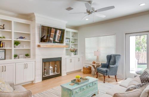 Saint Simons Heights House | Chic St Simons Island Vacation Rental with Backyard