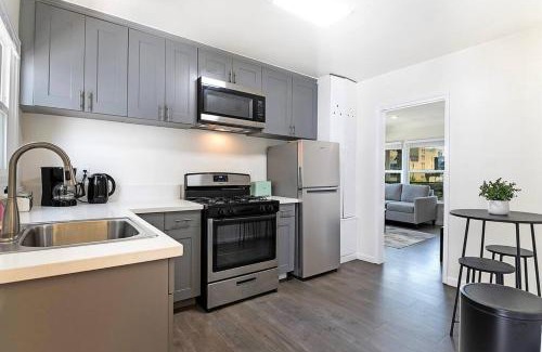 The Flats Apartment | Chic Studio Near Laugh Factory