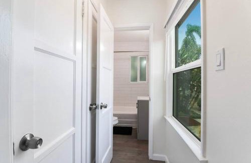 The Flats Apartment | Chic Studio Near Laugh Factory