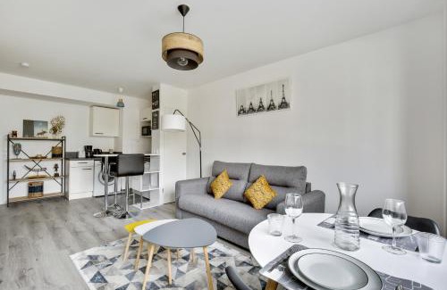Bezons Apartment | Chic studio near Paris - La Defense