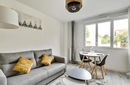 Bezons Apartment | Chic studio near Paris - La Defense