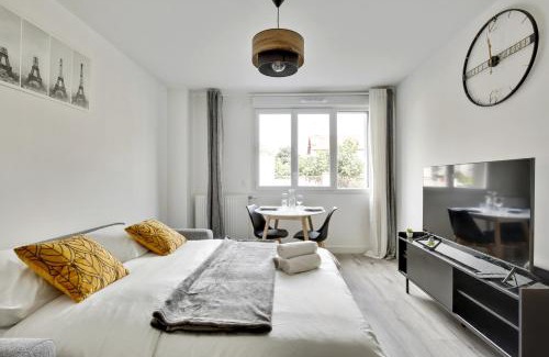 Bezons Apartment | Chic studio near Paris - La Defense