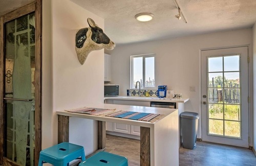 El Prado Apartment | Chic Studio w/Grill - 25 Mins to Taos Ski Valley!