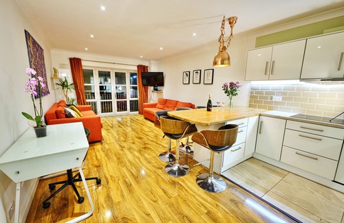 City Centre Dublin Apartment | Chic & Stunning contemporary apartment 2 minute walk to O'Connell Street