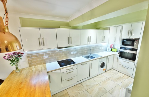 City Centre Dublin Apartment | Chic & Stunning contemporary apartment 2 minute walk to O'Connell Street