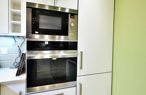 City Centre Dublin Apartment | Chic & Stunning contemporary apartment 2 minute walk to O'Connell Street
