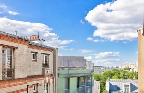 Riquet Stalingrad Apartment | Chic T2, Contemporary, Paris 18, Comfortable, Wifi.