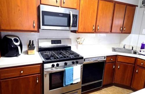 Towson House | Chic Towson Townhome Near Baltimore