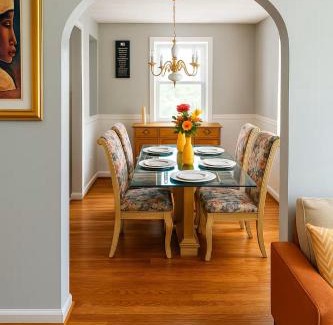 Towson House | Chic Towson Townhome Near Baltimore