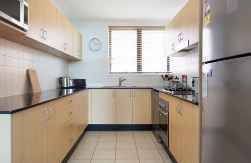 Darling Harbour Apartment | Chic Unit with Rooftop Terrace near Sights & Shops