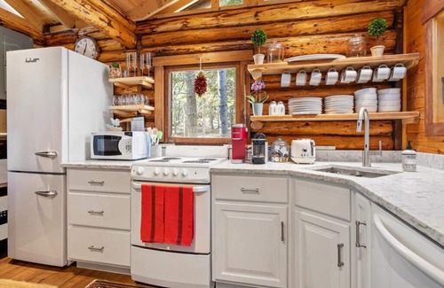 Boothbay Harbor Cabin | Chic, updated log cabin nestled in the pine trees of Sprucewold!