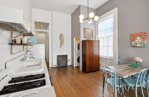 Irish Channel House | Chic Uptown Victorian, Stroll to Magazine St