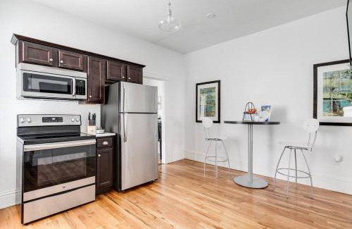 Church Hill Apartment | Chic Urban Couples Retreat: Perfect Getaway 'n RVA