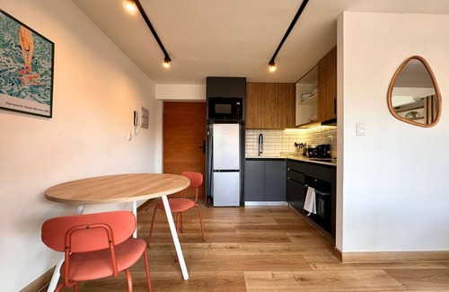 El Golf Apartment | Chic Urban Retreat: Modern Studio in Las Condes