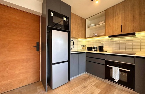 El Golf Apartment | Chic Urban Retreat: Modern Studio in Las Condes