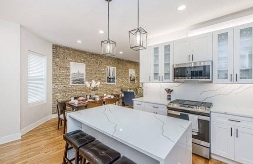 Logan Square Apartment | Chic Urban Stay: Queen Beds, Near Train, EV Charge