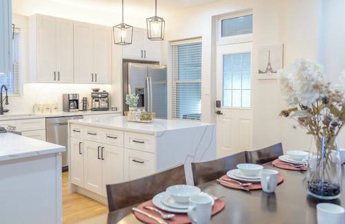 Logan Square Apartment | Chic Urban Stay: Queen Beds, Near Train, EV Charge