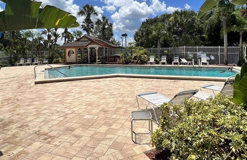 Lake St. George House | Chic Vacation Home|Pool|Putting Green|Beaches