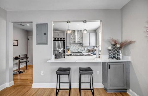 Southbank Apartment | Chic Waterfront Apartment in Downtown San Marco