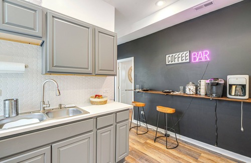 Greater Grand Crossing Apartment | Chicago Apt: 4 Mi to Lake Michigan
