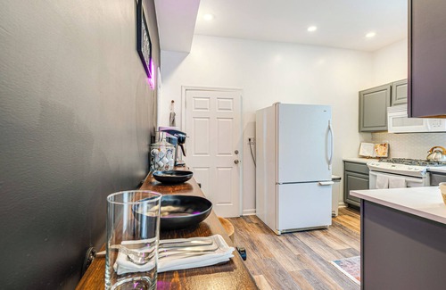 Greater Grand Crossing Apartment | Chicago Apt: 4 Mi to Lake Michigan