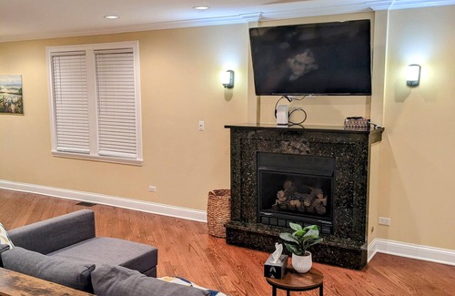 Belmont Cragin House | Chicago Home- 4 bd 3 ba- 1 spot in the garage. 30 mins to downtown.