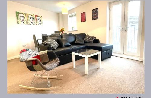 Higham Ferrers Apartment | Chichele House, sleeps 8, Nr Rushden Lakes, allocated parking, corporate welcome