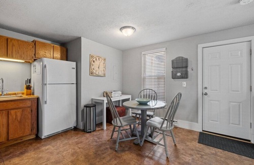 Manchester Apartment | Chicly Styled - Warm & Neutral Mid Term Rental