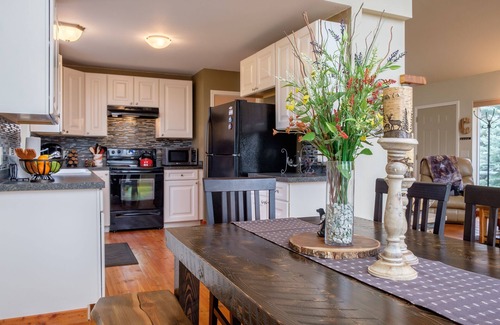 Livingston House | Chicory on the Yellowstone - Located on the Yellowstone River with a hot tub!