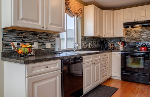 Livingston House | Chicory on the Yellowstone - Located on the Yellowstone River with a hot tub!
