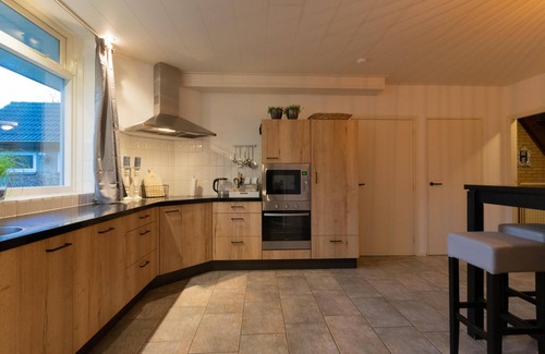Diessen House | Child friendly detached villa with hot tub