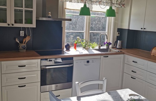 Vetlanda Cottage | Child friendly house - suitable for 2 families - on a sunny spot, lake, boat