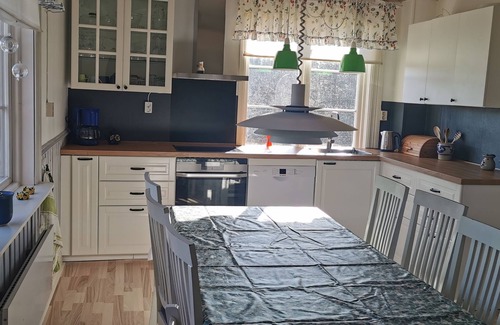 Vetlanda Cottage | Child friendly house - suitable for 2 families - on a sunny spot, lake, boat