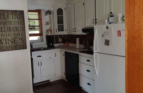 Wollaston Cottage | Child/Pet Friendly CottagenLoon Calls - Zoom Calls