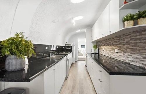 Portarlington House | Chill at the Igloo cottage - 100m walk to beach