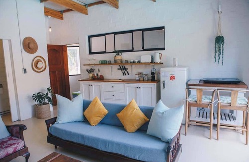 Fish Hoek Apartment | Chill in the South | Pool, Braai, Fireplace, Cats