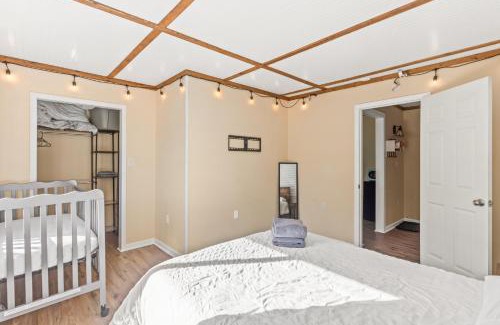 Kings Grant House | Chill Retreat, hot tub, large private yard