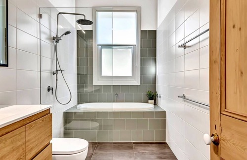 Birkenhead Cottage | Chimney Cottage Family Gem where Beach meets Port