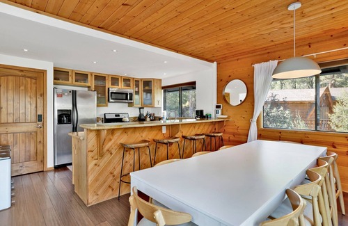 Whispering Forest Cabin | Chimney Peak Big Bear Chalet w/Hot Tub + Games