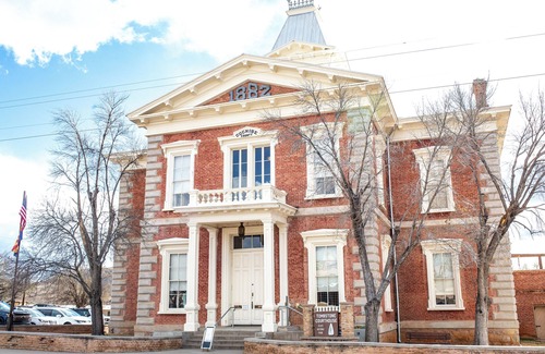 Tombstone House | China Mary Inn: "Doc Holliday Suite" Charming 2-bedroom in heart of Tombstone