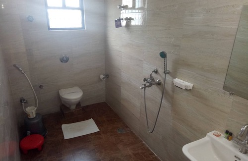 Sahibganj Hotel | CHINMAYE INN