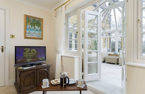 Chipping Campden House | Chipping Campden Modern House, Garden, upstairs/downstairs bedrooms/bathrooms.