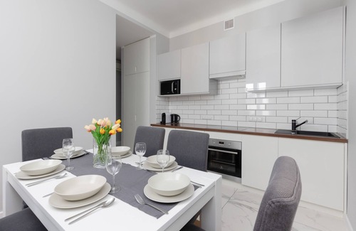 Srodmiescie Apartment | Chmielna 1/3| Bright Apartment | AC