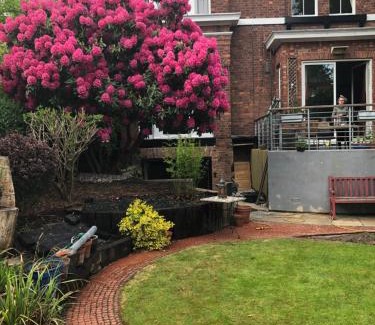 Chorlton-cum-Hardy Apartment | Chorlton Garden Rooms. Relax, work, stay and play.