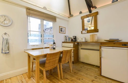 Kingsand Cottage | CHOUGH COTTAGE, pet friendly in Kingsand And Cawsand
