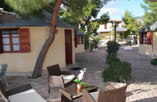 Delfoi Hotel | Chrissa Camping Rooms & Bungalows