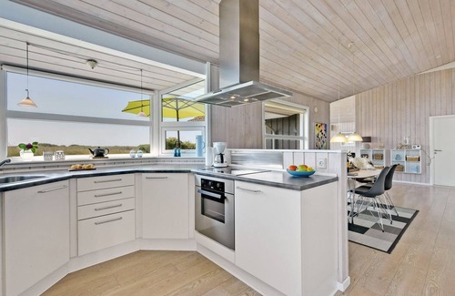 Lakolk House | "Chrisse" - 550m from the sea by Interhome