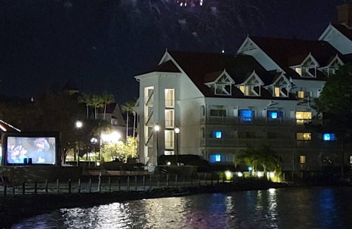 Bay Lake Apartment | Christmas at Disney's Grand Floridian