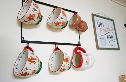 Emmetsburg Apartment | Christmas Oasis - theater, gym, ktv, cute dolls museum
